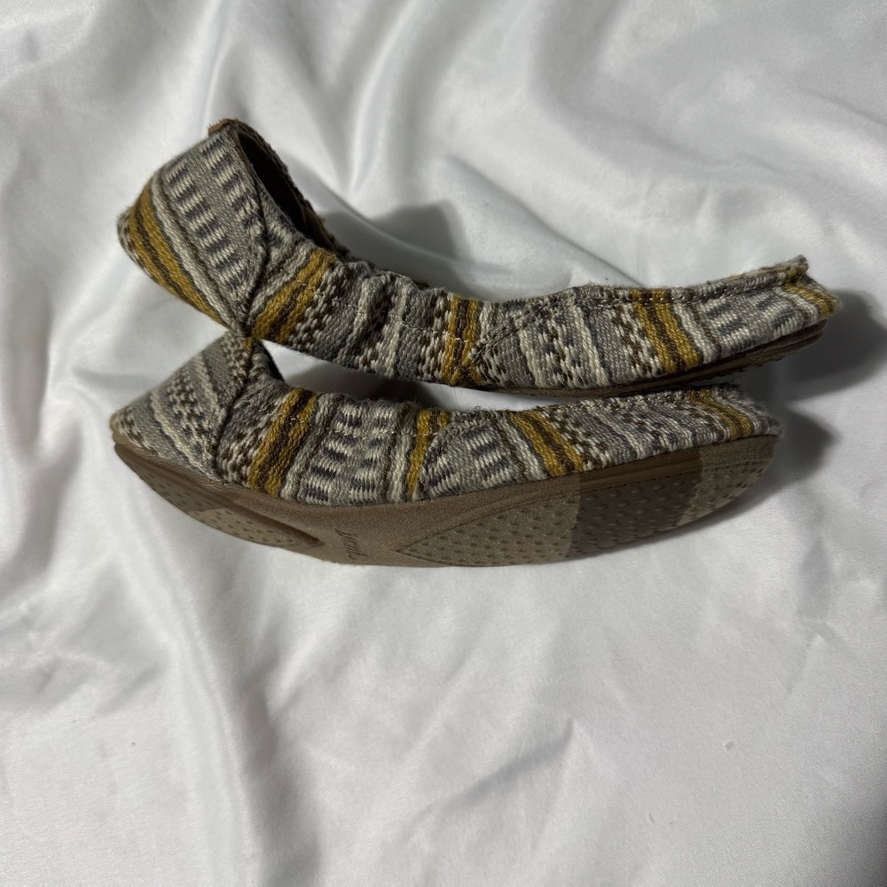 Sanuk Elle V. Eight Moccasin Flats Size 6 - Picture 2 of 9